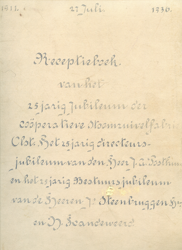 Bekijk detail van "Receptieboek van het 25-jarig bestaan der Coöp. Stoomzuivelfabriek Olst, het 25-jarig directeurs-jubileum van den heer J.A. Posthumus en het 25-jarig bestuursjubileum van de heren J. Steenbruggen Hzn en H. Landeweerd, 1936"