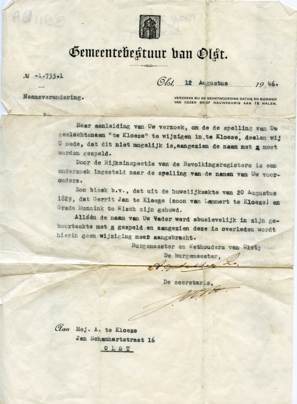 Bekijk detail van "Brief gemeente bestuur Olst: het verzoek om de familienaam te Kloeze te wijzigen in te Kloese is niet mogelijk, 1946."