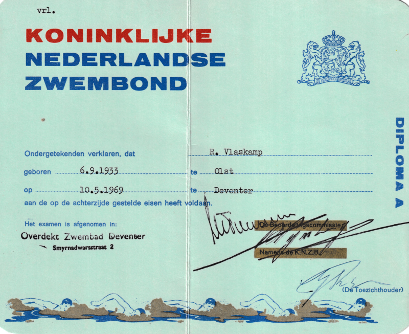 Bekijk detail van "Zwem Diploma A + bijbehorende tegel voor R. Vlaskamp, 10 mei 1969."
