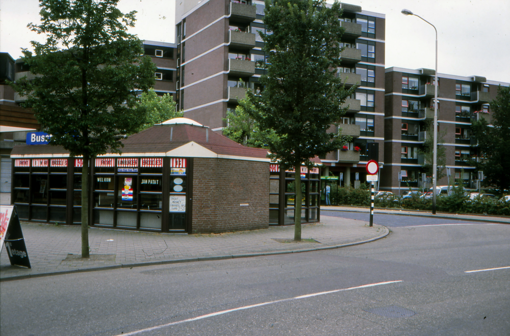 Bekijk detail van "Busstation De Werf"