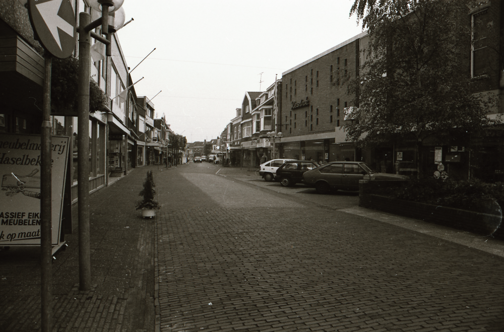 Bekijk detail van "Winkeliers Oranjestraat"