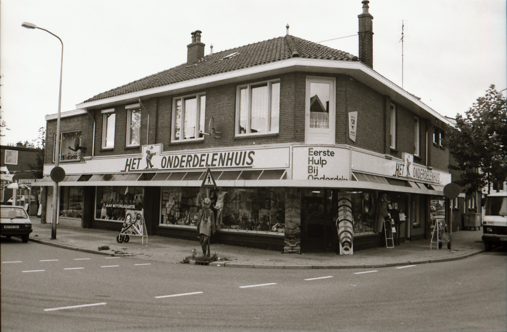 Bekijk detail van "Winkeliers Bornerbroeksestraat"