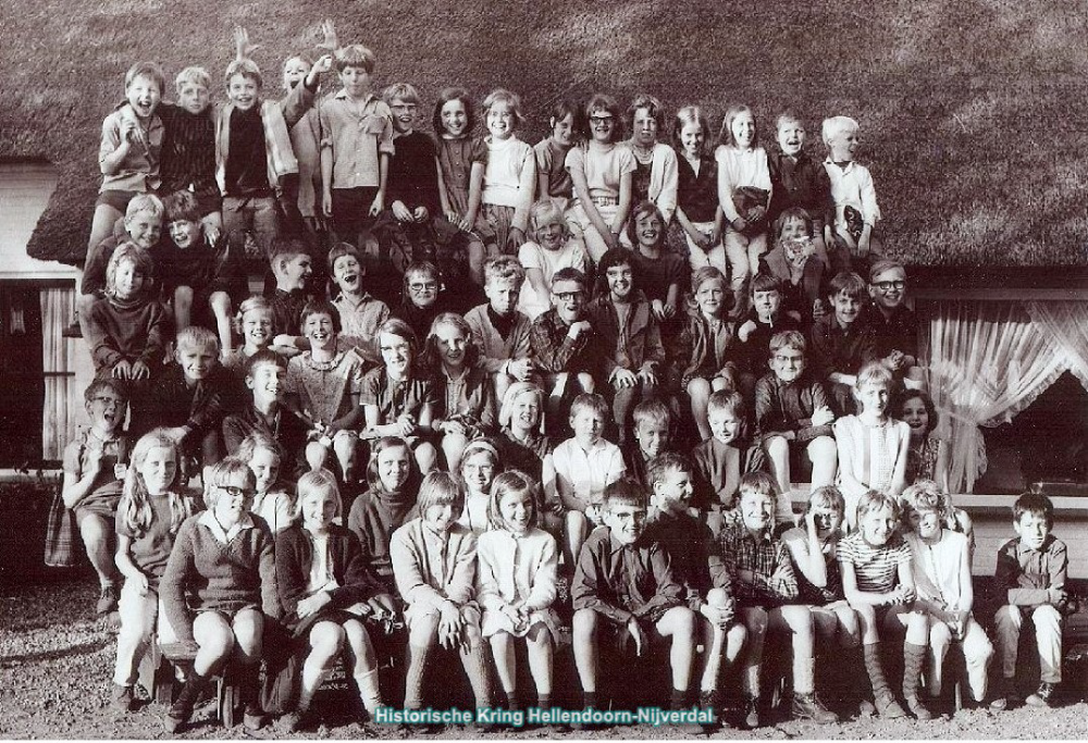 Bekijk detail van "Schoolreisje Hendrik Wormserschool naar de <span class="highlight">Elf</span> Provinciën 1966"