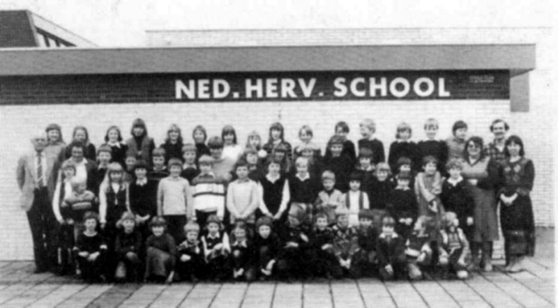 Bekijk detail van "<span class="highlight">Schoolfoto</span> van de Ned. Herv. school"