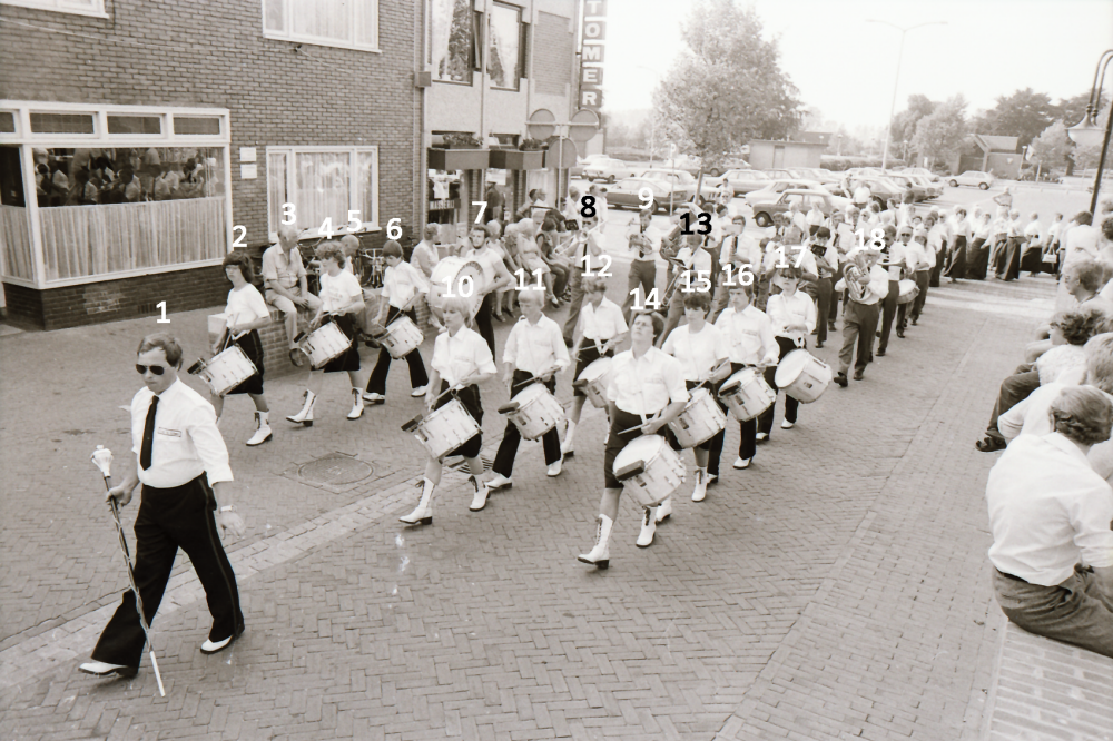 Bekijk detail van "HV37401: Intocht wandelvierdaagse"