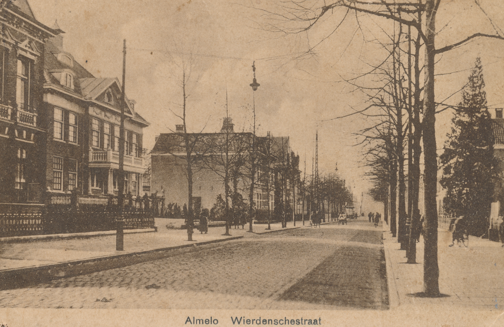 Bekijk detail van "Woningen Wierdensestraat"