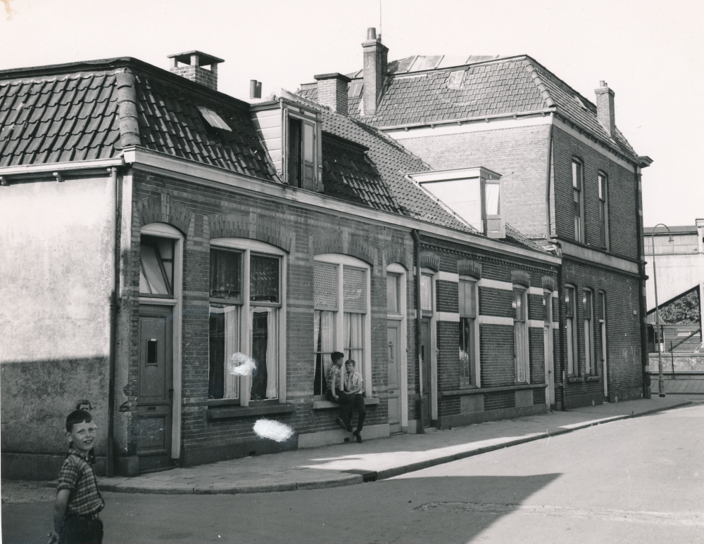 Bekijk detail van "Woningen Dijkstraat"