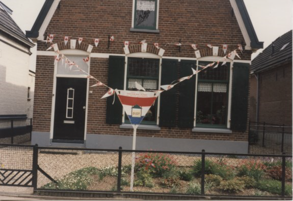 Bekijk detail van "Jan Schamhartstraat, t.g.v. 50 jaar bevrijding Olst"