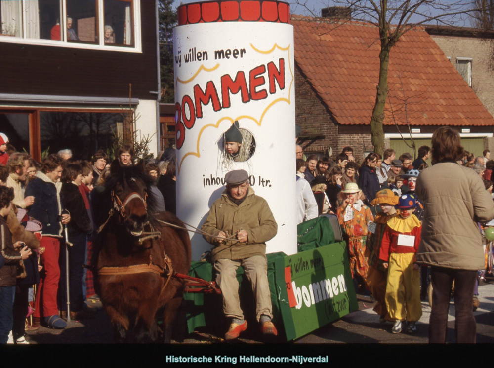 Bekijk detail van "Carnaval W. Alexanderstraat"