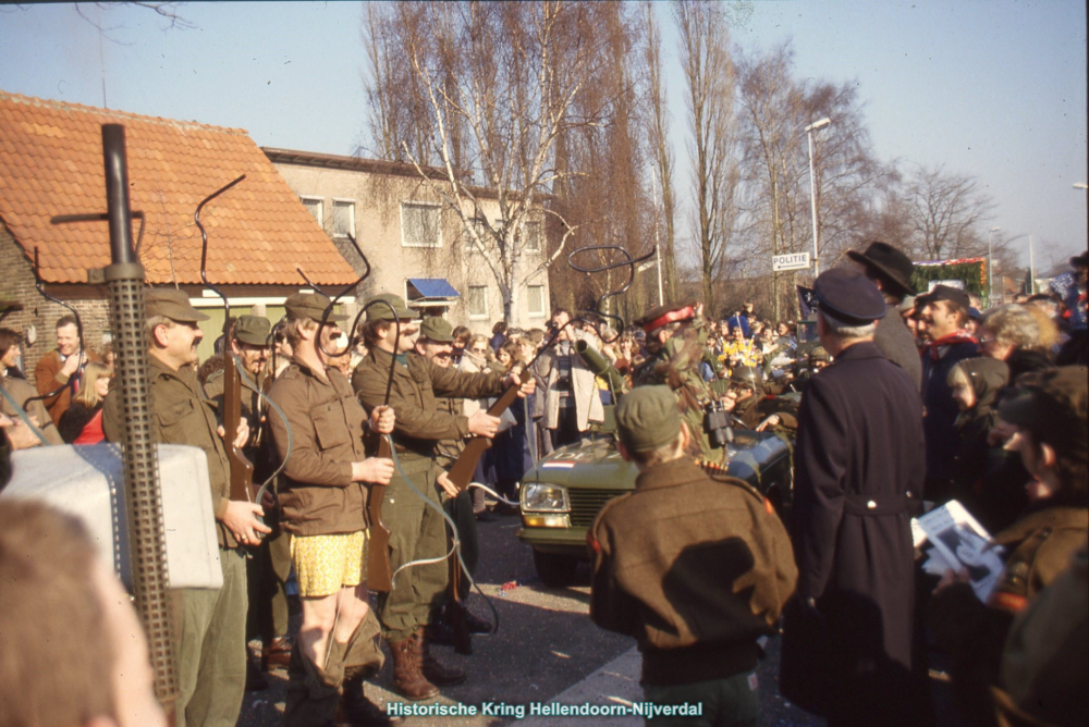 Bekijk detail van "Carnaval W. Alexanderstraat"