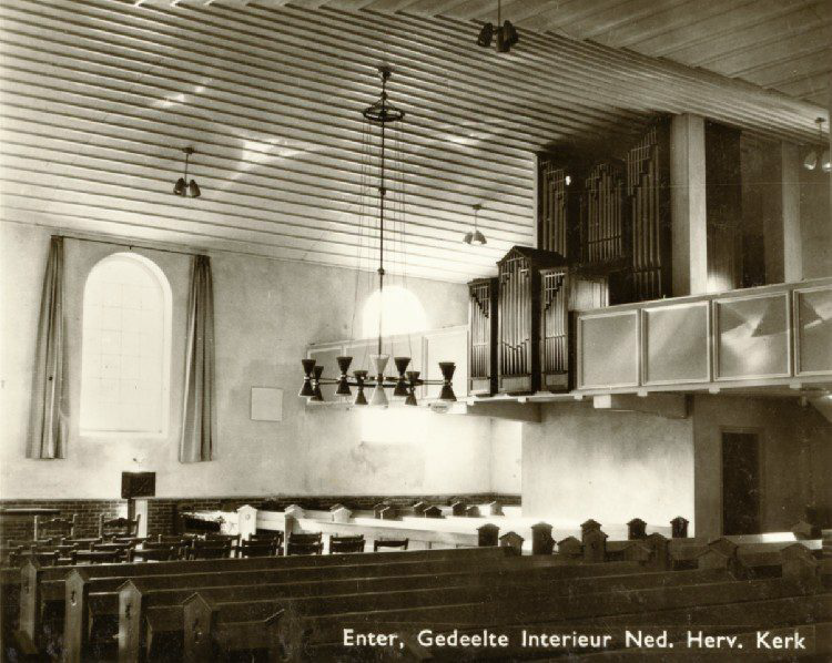 Bekijk detail van "Interieur van de Ned. Herv. Kerk omstreeks 1960."