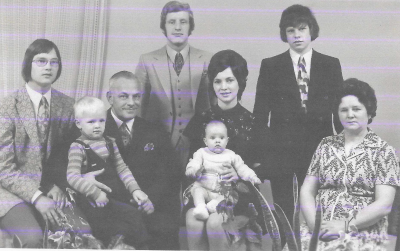 Bekijk detail van "Familie Schuitert- van den Berg 1971"