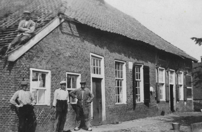 Bekijk detail van "Oude Muldershuis aan de Dorpsstraat Noord"