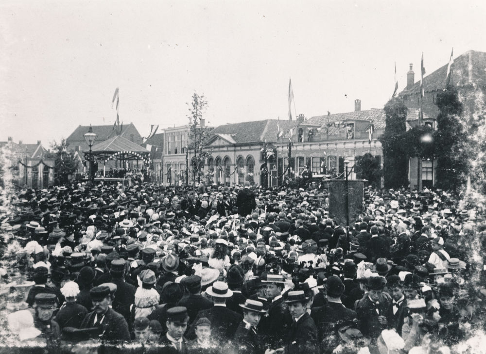 Bekijk detail van "Kroningsfeest H.M. Koningin Wilhelmina"