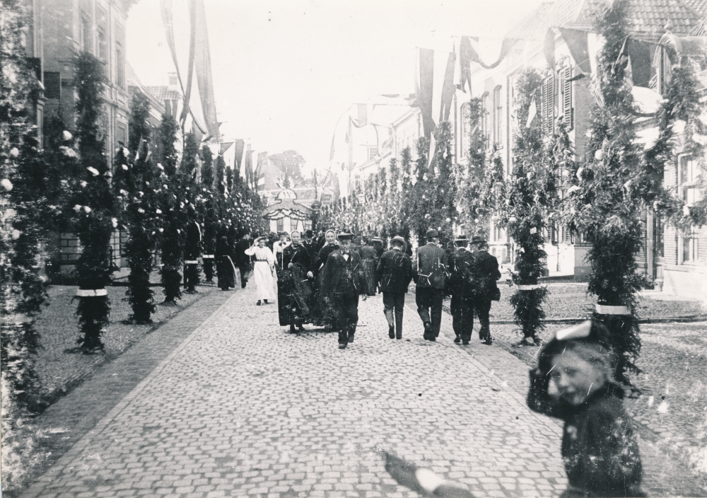 Bekijk detail van "Kroningsfeest H.M. Koningin Wilhelmina"