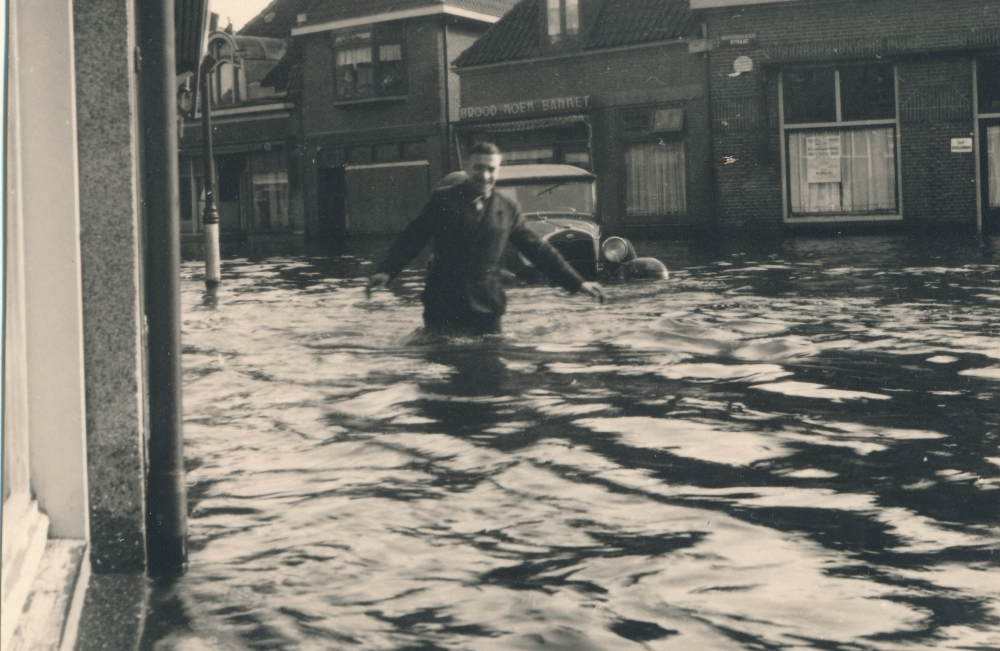 Bekijk detail van "Watersnood in 1946"