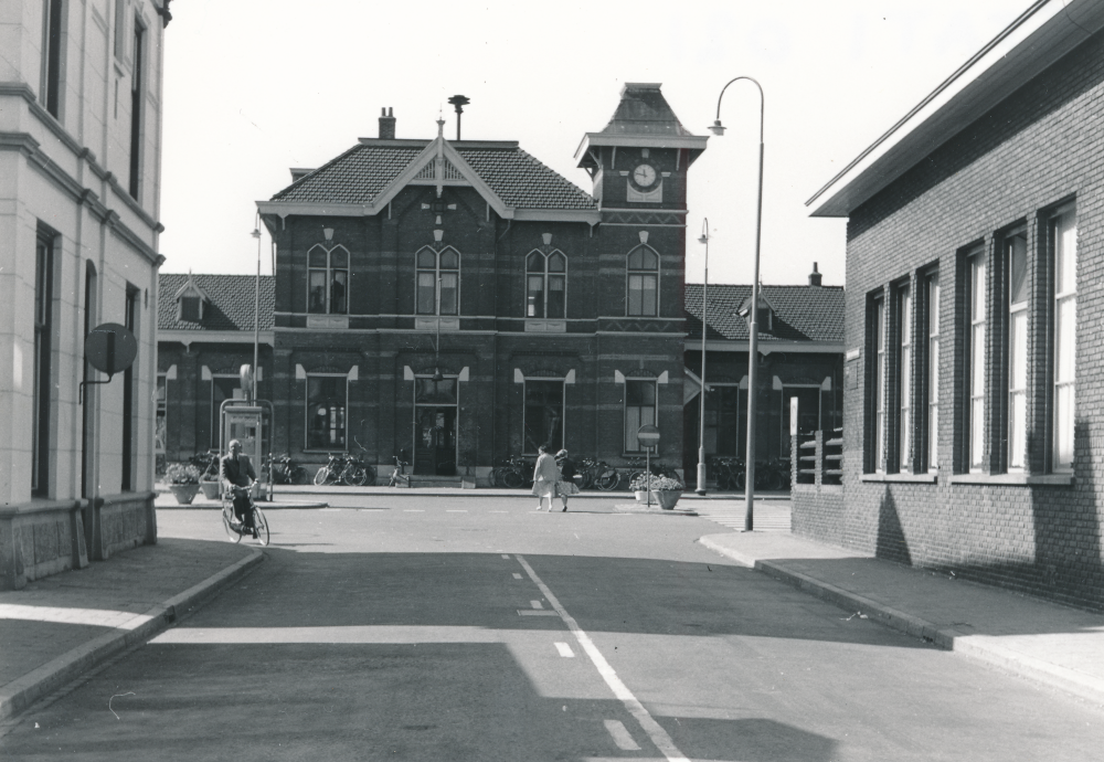 Bekijk detail van "Station Almelo"