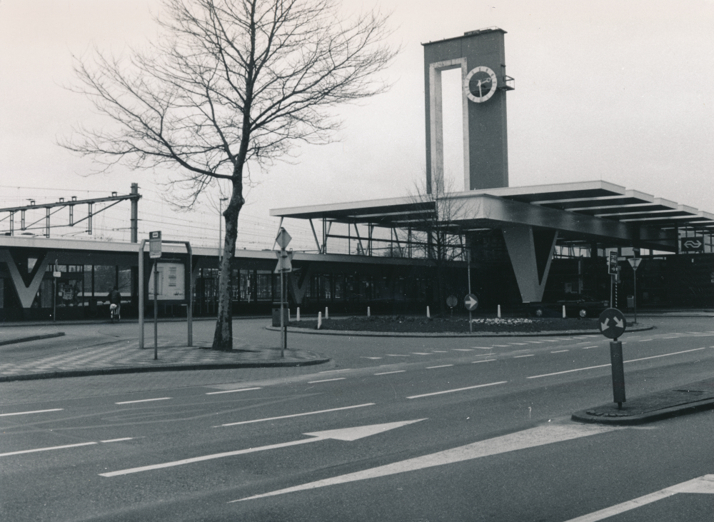 Bekijk detail van "Station <span class="highlight">Almelo</span>"