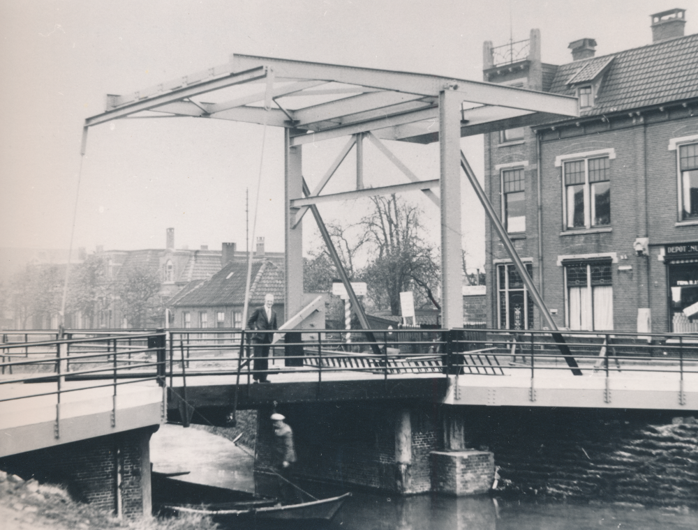 Bekijk detail van "Brug Egbert Gorterstraat"