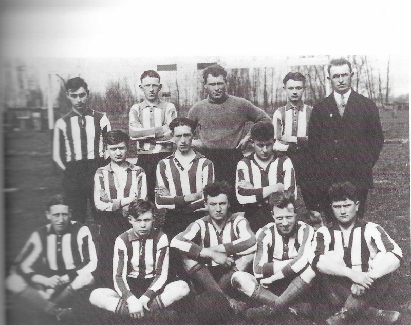 Bekijk detail van "Eerste elftal EVV 1927"