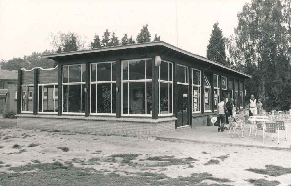 Bekijk detail van "Tennisvereniging Luctor et Emergo"