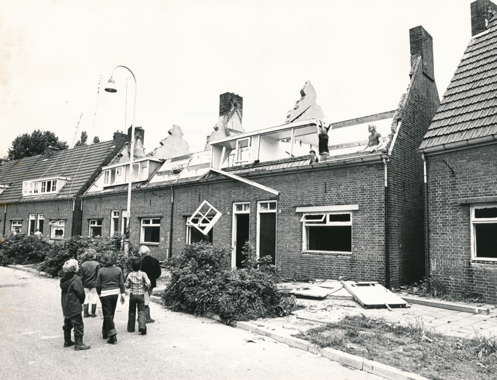 Bekijk detail van "Woningen Mendes da Costastraat"