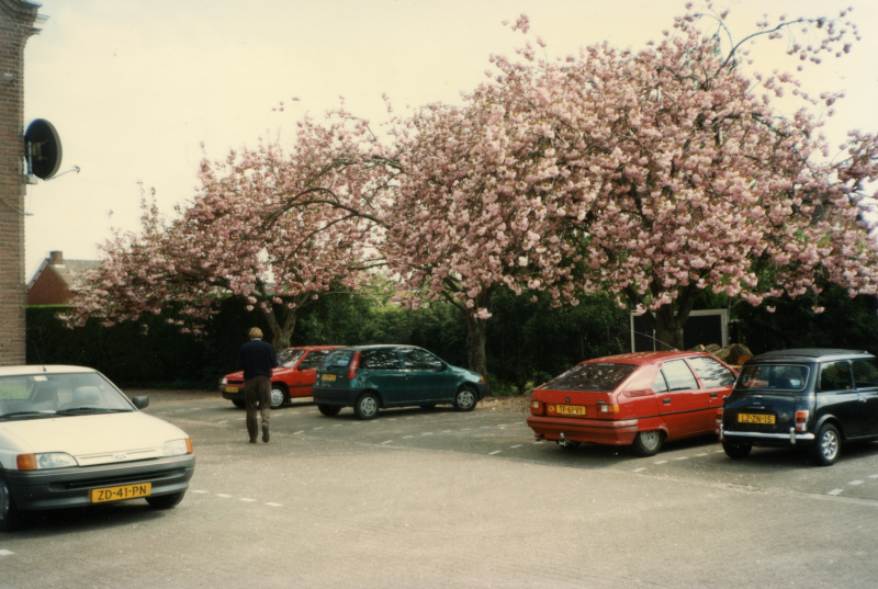 Bekijk detail van "Goor. 1996. Parkeerplaats voor bibliotheek aan de Rozenstraat 4"