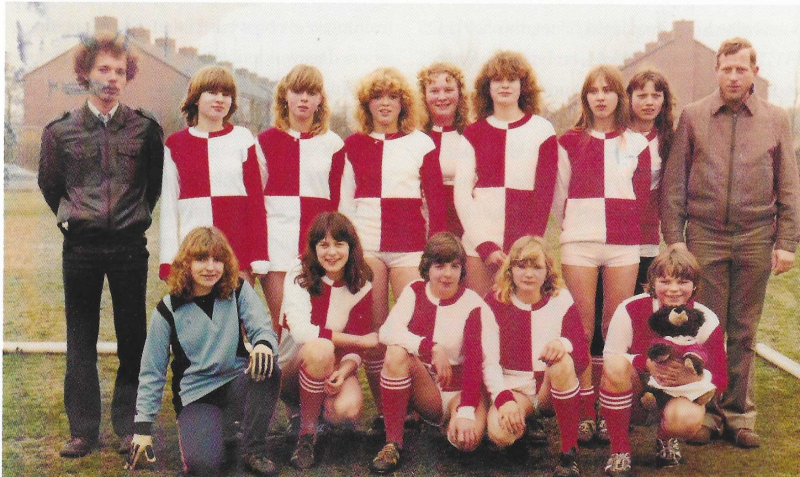 Bekijk detail van "eerste meisjesteam SV Enter 1983"