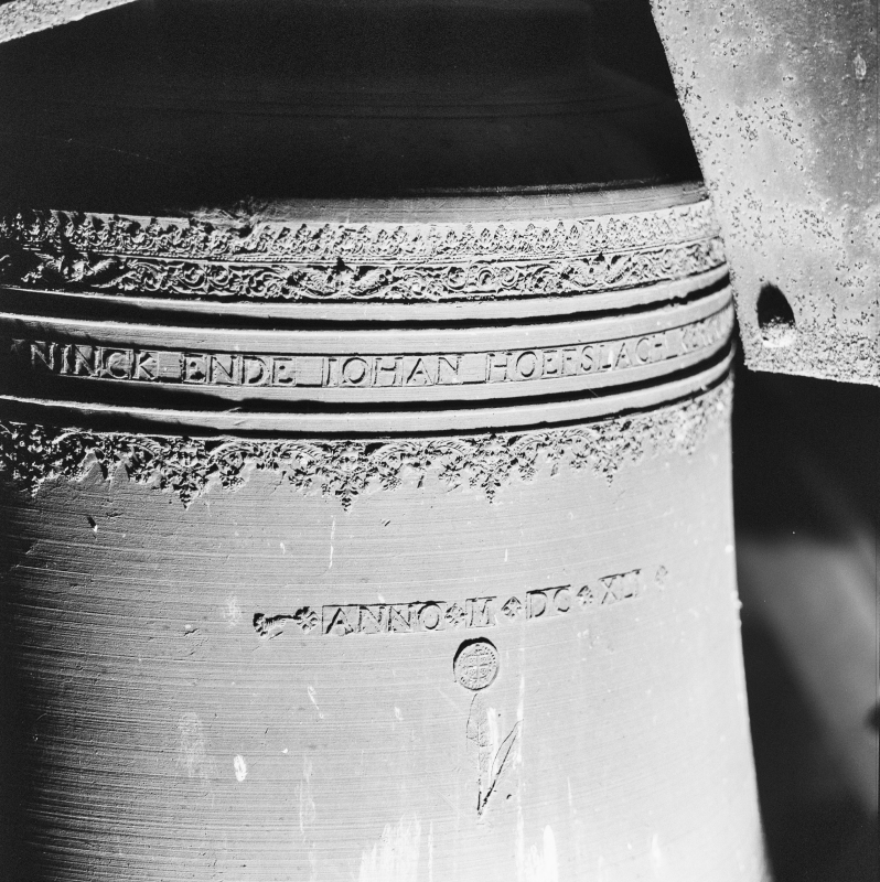 Bekijk detail van "Goor. 1989. Interieur toren, opschrift F. & P. Hemony-klok"