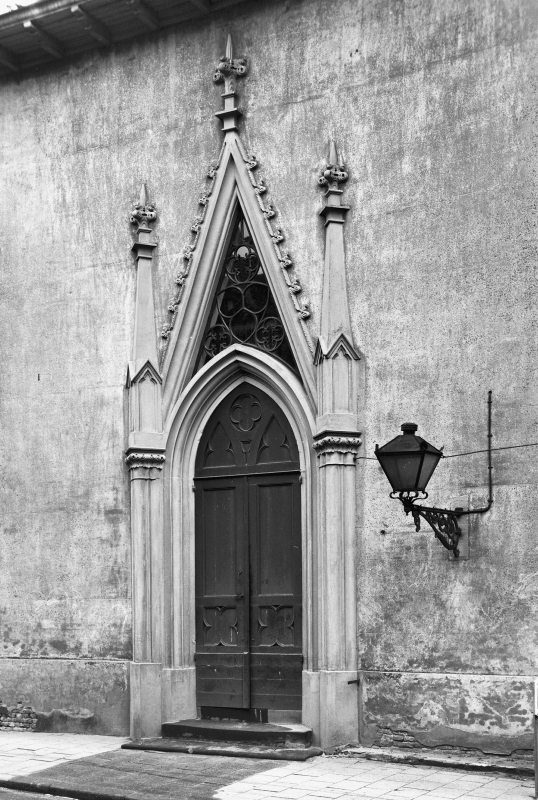 Bekijk detail van "Goor. 1967. Portaal noordzijde NH kerk, Petrus- of Hofkerk"