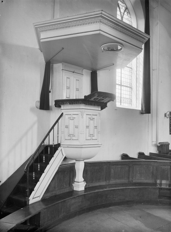Bekijk detail van "Goor. 1931. Preekstoel NH kerk"
