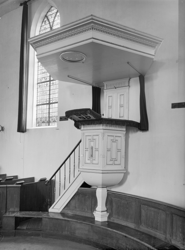 Bekijk detail van "Goor. 1931. Preekstoel NH kerk"