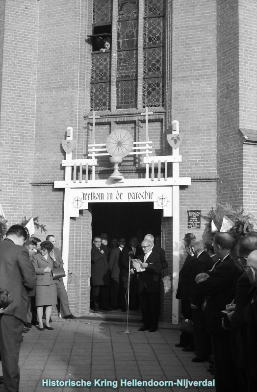 Bekijk detail van "200 jaar R.K. kerk Hellendoorn"