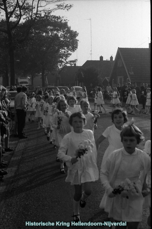 Bekijk detail van "200 jaar R.K. kerk Hellendoorn"