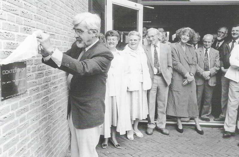 Bekijk detail van "Opening Doktershof door Rob Veldhuyzen van Zanten"