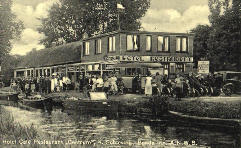 Bekijk detail van "Cafe 't Centrum en 't Wapen van Giethoorn"