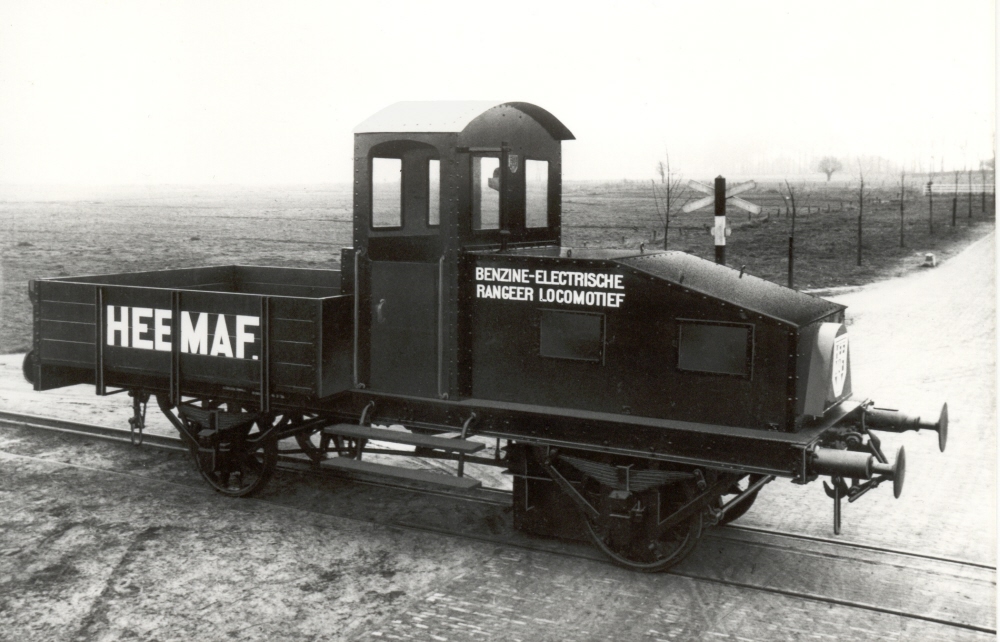 Bekijk detail van "Sientje, de zelfgebouwde locomotief van HEEMAF"