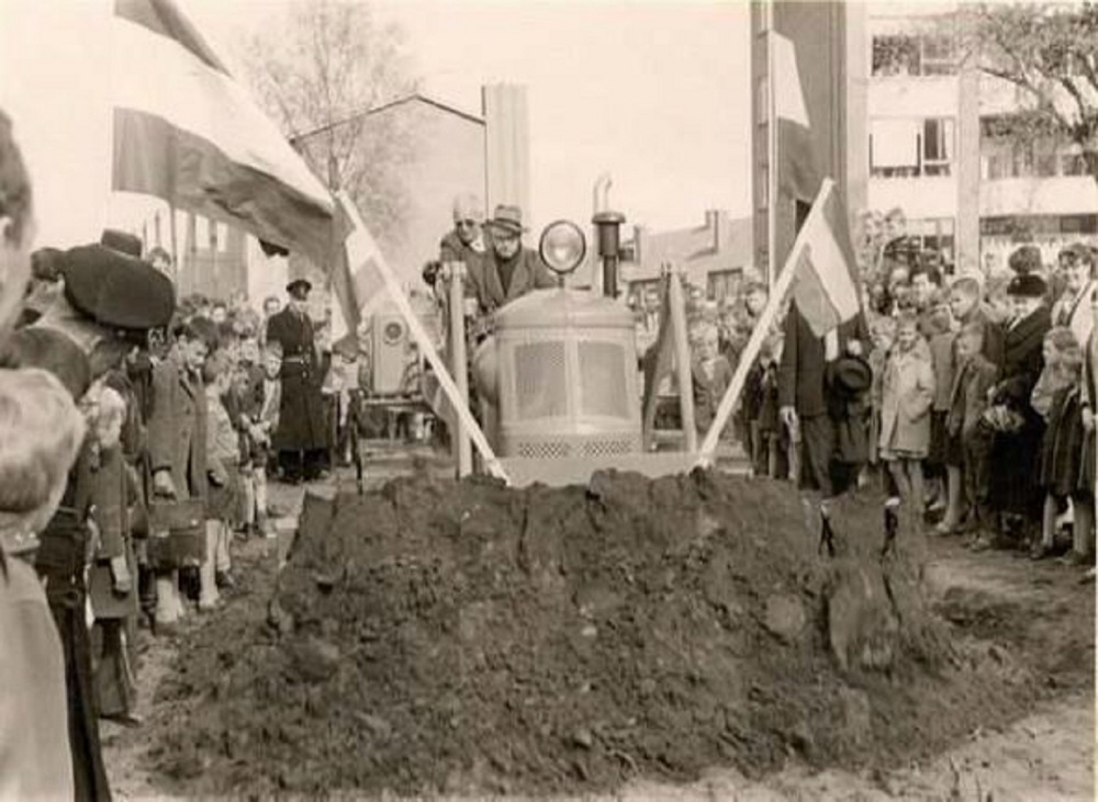 Bekijk detail van "De Rechteren Limpurgsingel in Almelo"