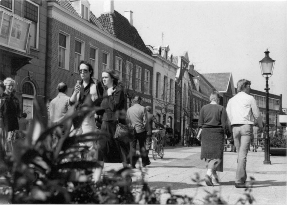 Bekijk detail van "<span class="highlight">Bioscopen</span> in de Grotestraat in Almelo"