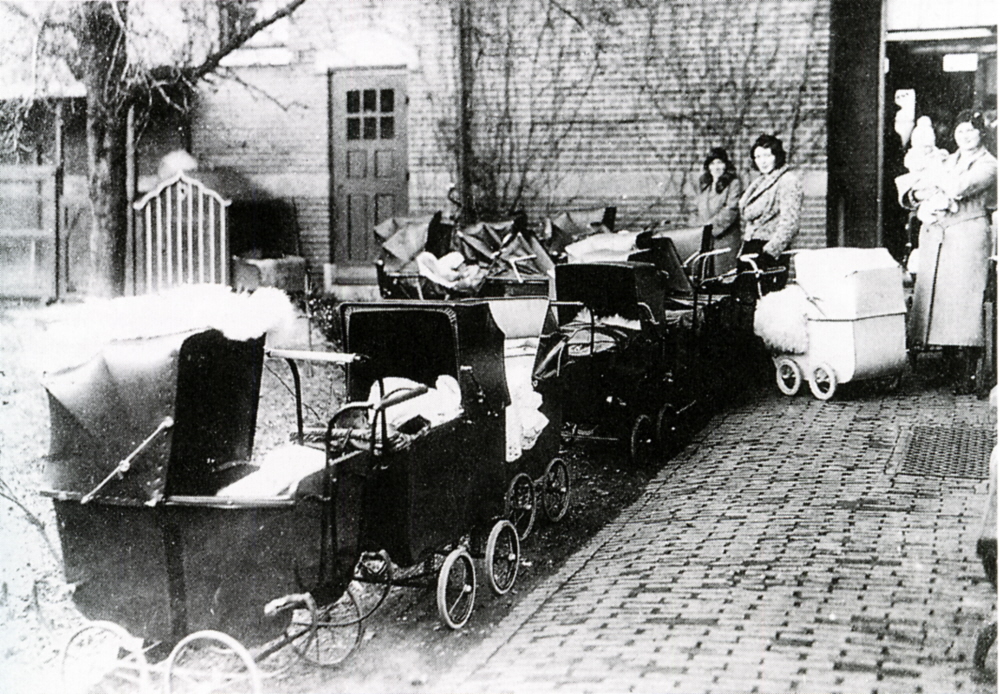 Bekijk detail van "1919 Zuigelingenbureau in Zwolle"