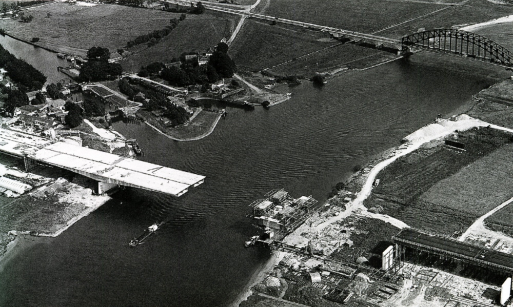 Bekijk detail van "1970 Een nieuwe verkeersbrug over de IJssel"