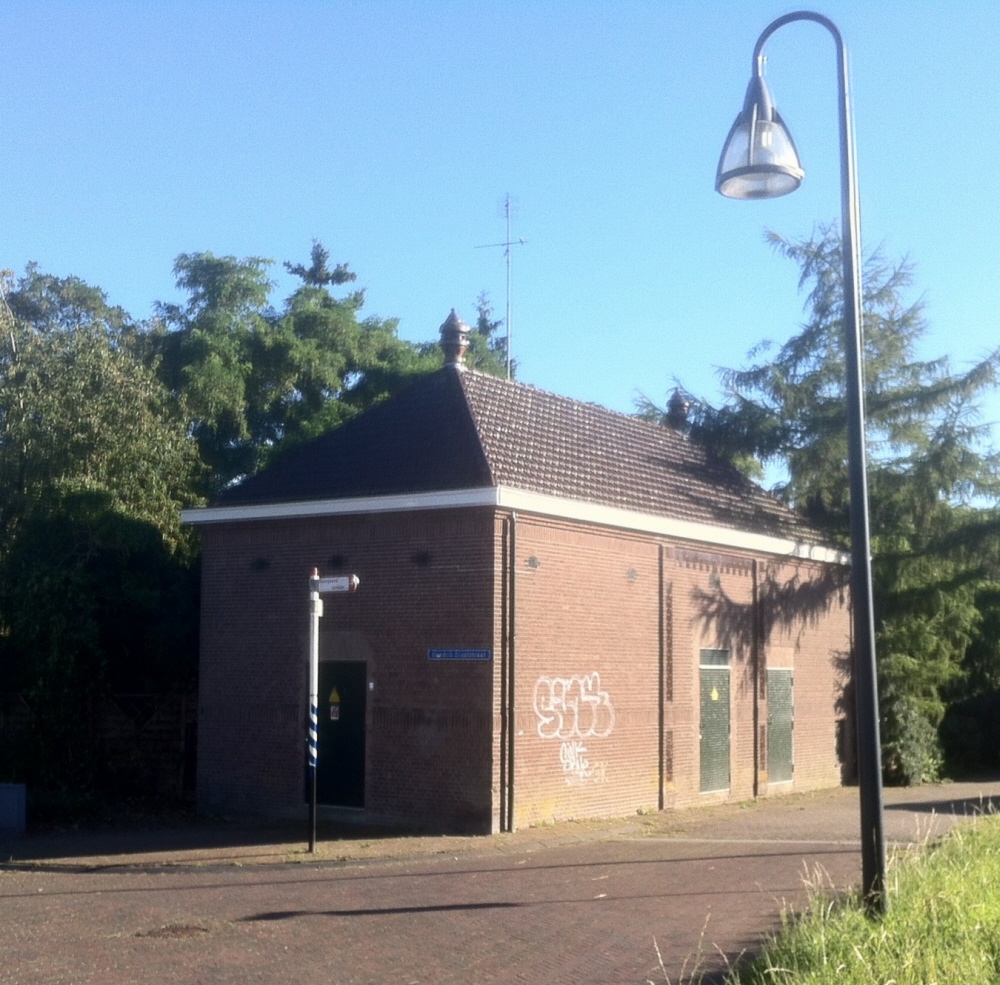 Bekijk detail van "Gemeentelijk monument, Elektriciteitshuis Benedendijk bij 14 te Olst"