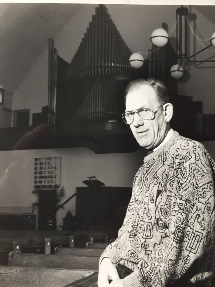 Bekijk detail van "Henk Gierveld meer dan veertig jaar organist in de Gereformeerde kerk."