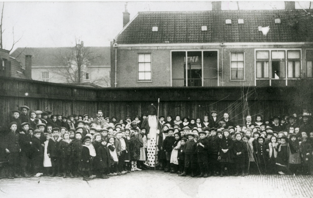 Bekijk detail van "Zwolse jeugd in actie"