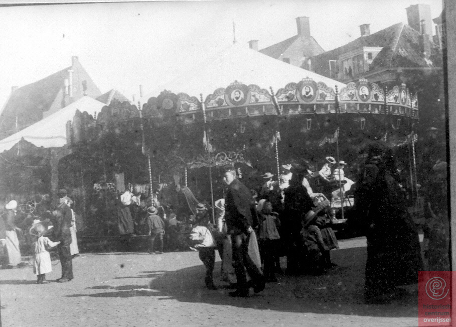 Bekijk detail van "Kermis en oorlog (een verhaal van 100 jaar geleden uit de Zwolsche Courant)"