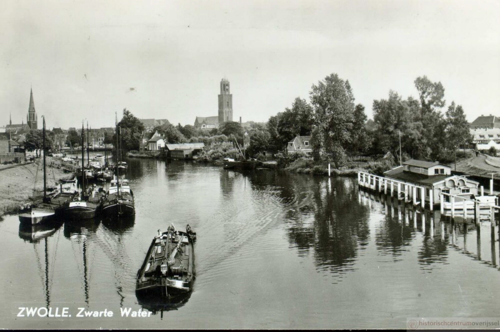 Bekijk detail van "Zwemmen in Zwolle en ander vermaak (100 jaar geleden uit de Zwolsche Courant)"