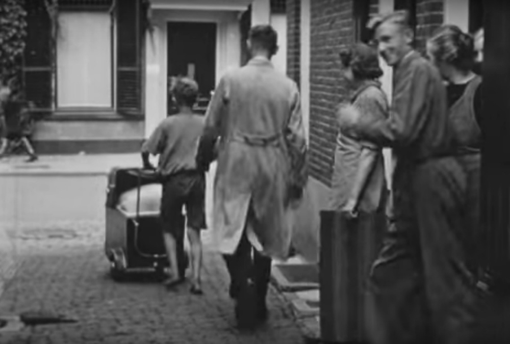 Bekijk detail van "Verboden radio, 1945 (film)"