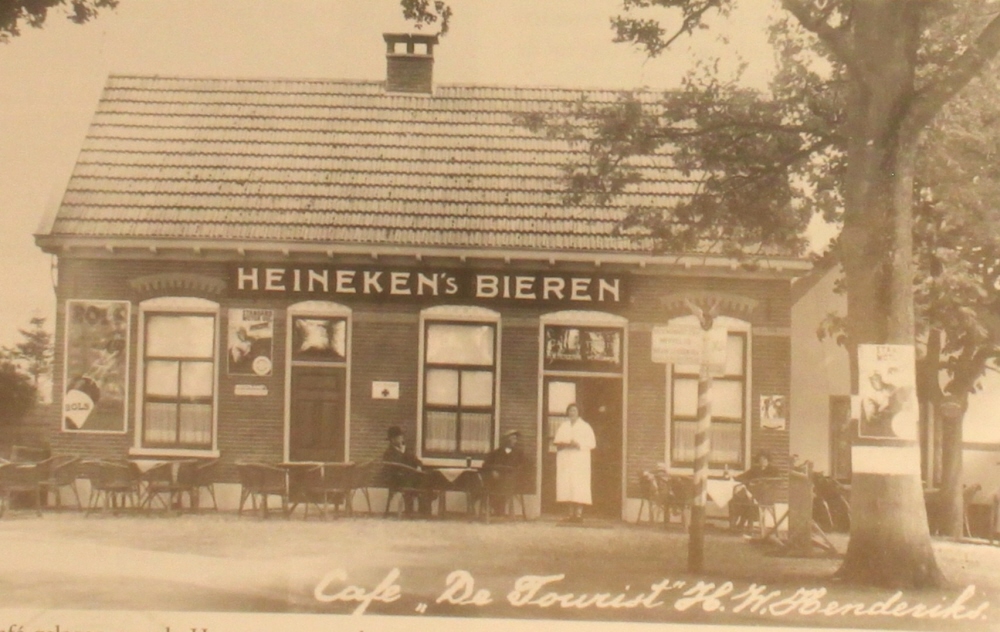 Bekijk detail van "Restaurant De Toerist en zijn voorgeschiedenis (1817-1995)"